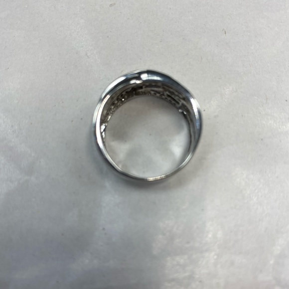 14K Diamonds Ring - Picture 4 of 5